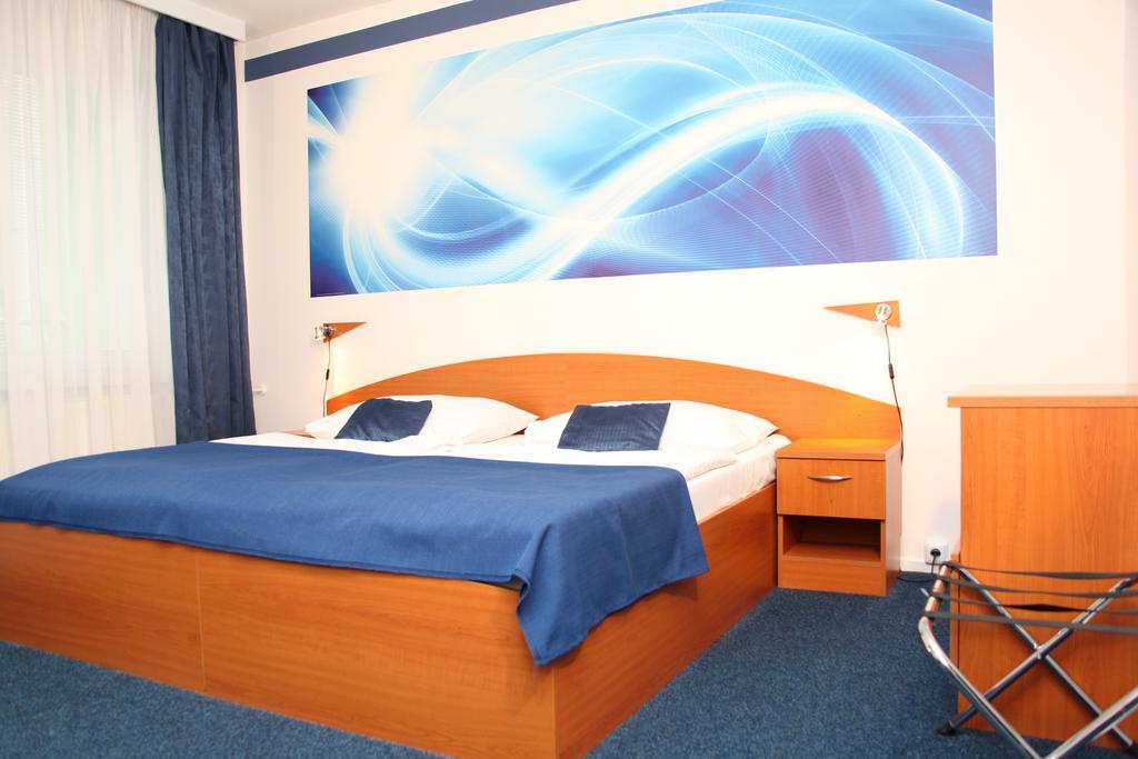 Hotel Krystal Hodonin Bagian luar foto