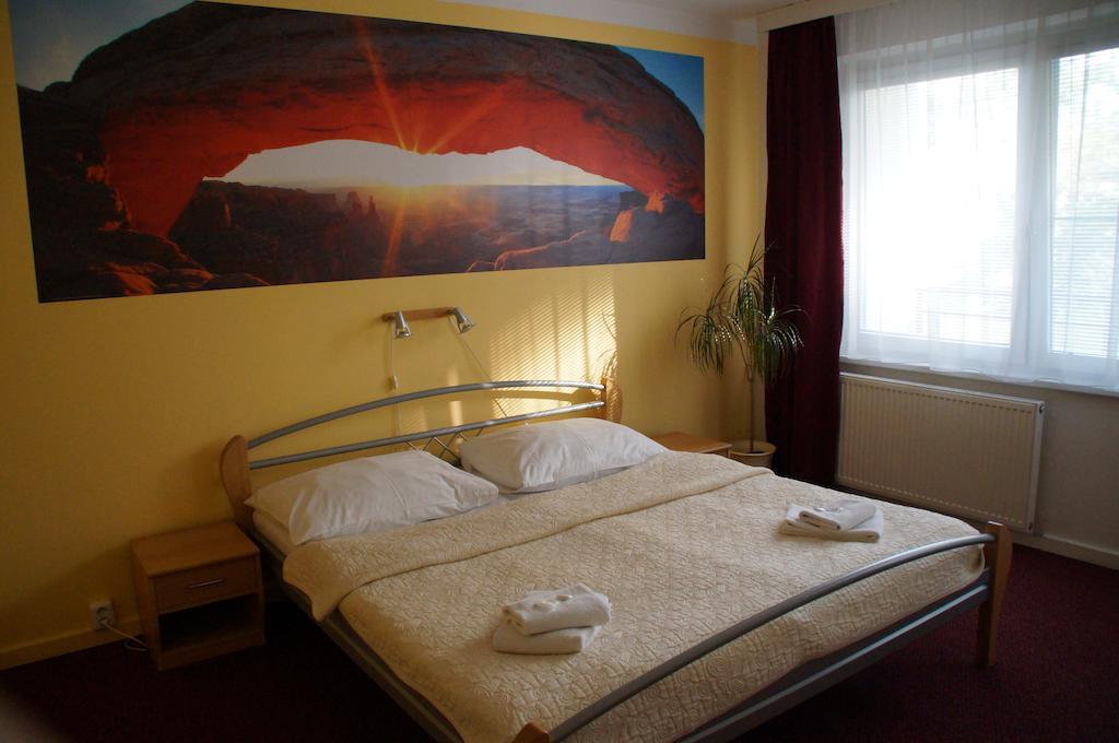 Hotel Krystal Hodonin Ruang foto