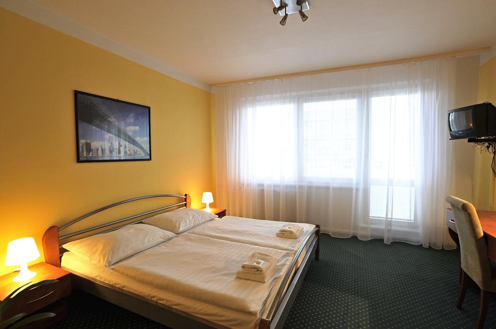 Hotel Krystal Hodonin Bagian luar foto