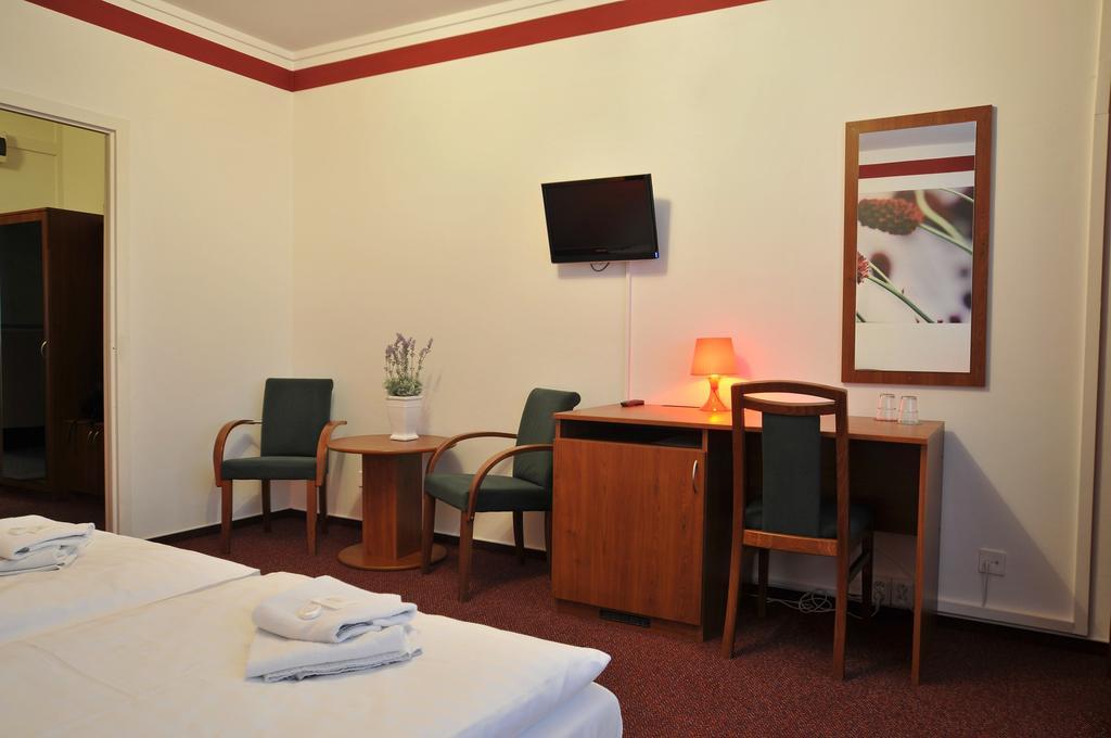 Hotel Krystal Hodonin Bagian luar foto