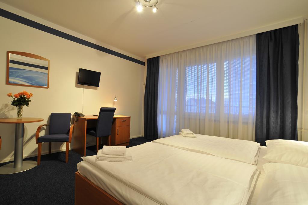 Hotel Krystal Hodonin Bagian luar foto