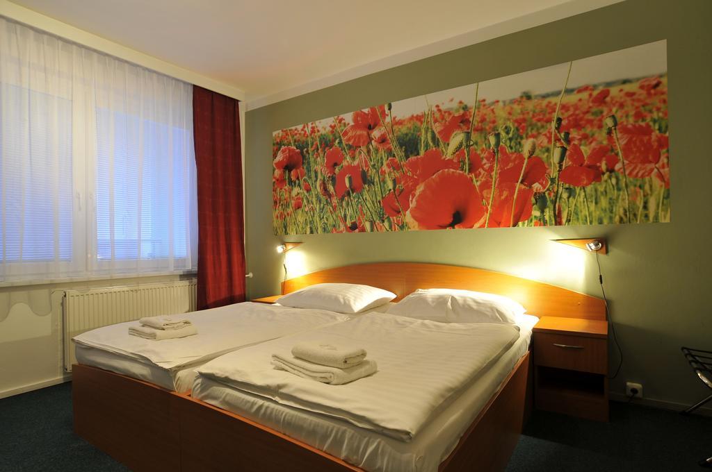 Hotel Krystal Hodonin Bagian luar foto