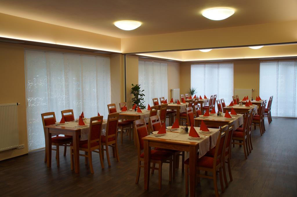 Hotel Krystal Hodonin Bagian luar foto