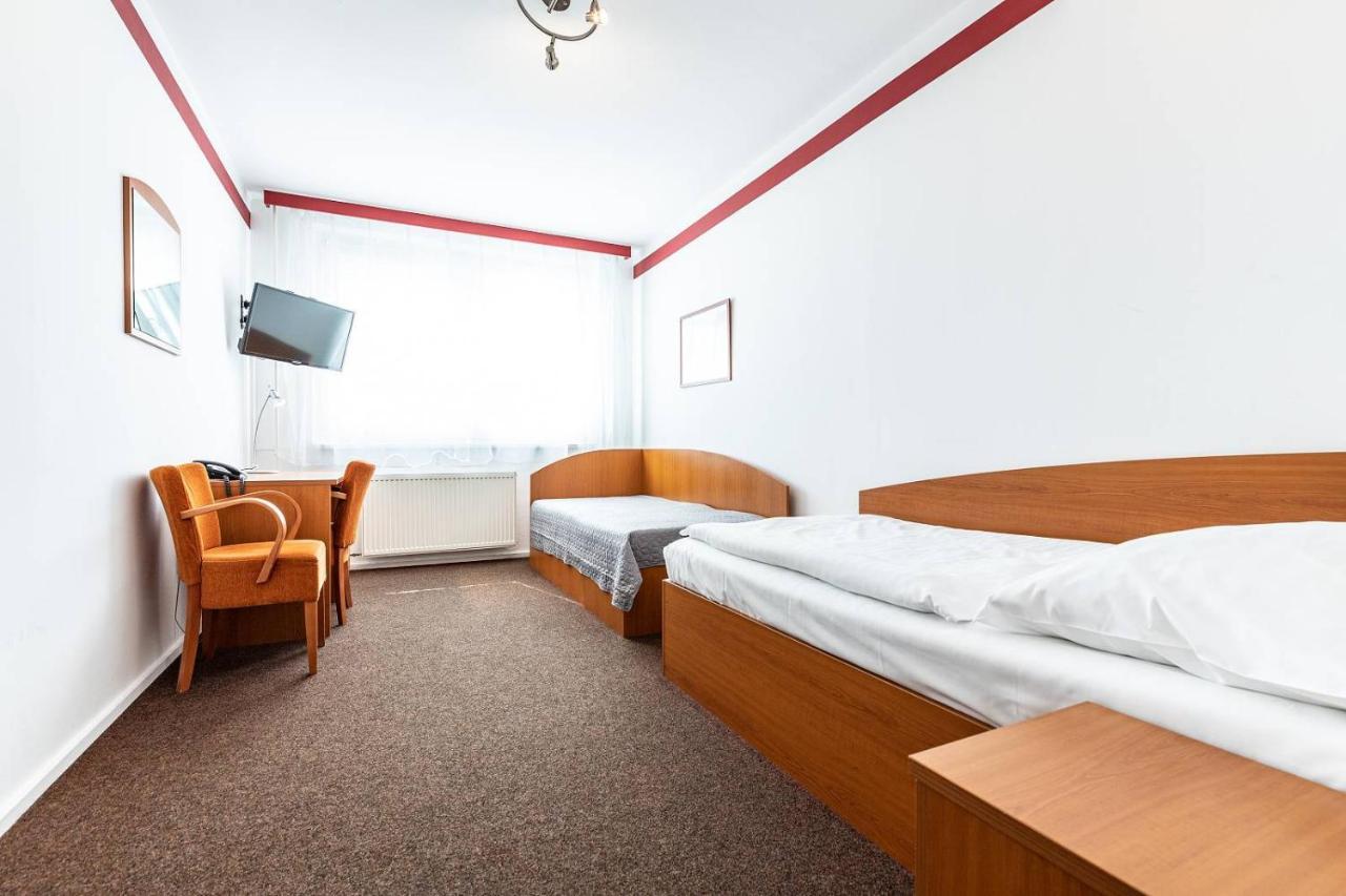 Hotel Krystal Hodonin Bagian luar foto