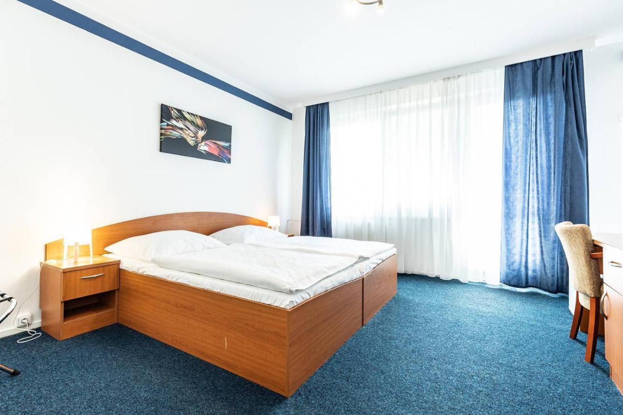 Hotel Krystal Hodonin Bagian luar foto