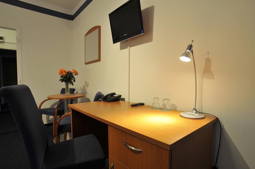 Hotel Krystal Hodonin Bagian luar foto